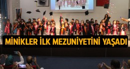 Bil Koleji Anasınıfı Bölümünden Mezun Olan Minikler Kep Fırlattı