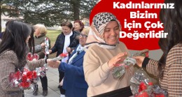 Ereğli Belediyesi, Dünya Kadınlar Günü Dolayısı İle Karanfil Dağıttı