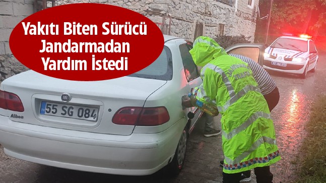 Jandarma Ekipleri, Yolda Mahsur Kalan Aracın İmdadına Yetişti