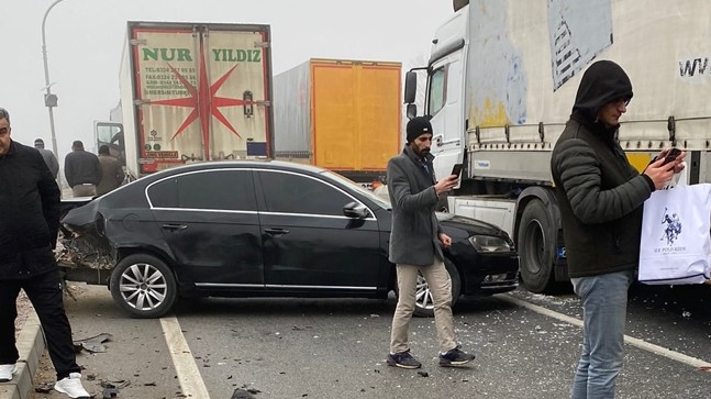 Konya Karayolunda Sis Nedeni İle Zincirleme Kaza Meydana Geldi