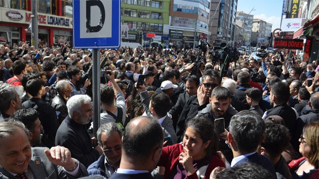 Kemal Kılıçdaroğlu’na Ereğli’de Yoğun İlgi. İzdiham Nedeni İle Esnaf Ziyaretini Yapamadı