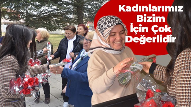 Ereğli Belediyesi, Dünya Kadınlar Günü Dolayısı İle Karanfil Dağıttı