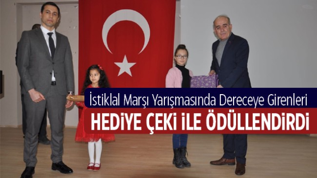 İstiklal Marşı’nın Kabulü, Düzenlenen Törenle Kutlandı. Yarışmada Dereceye Girenlere Ödülleri Verildi