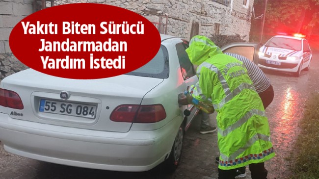 Jandarma Ekipleri, Yolda Mahsur Kalan Aracın İmdadına Yetişti