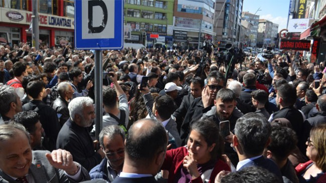 Kemal Kılıçdaroğlu’na Ereğli’de Yoğun İlgi. İzdiham Nedeni İle Esnaf Ziyaretini Yapamadı