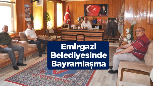 Başkan Nurişen Koçak, Belediye Binasında Vatandaşlarla Bayramlaştı