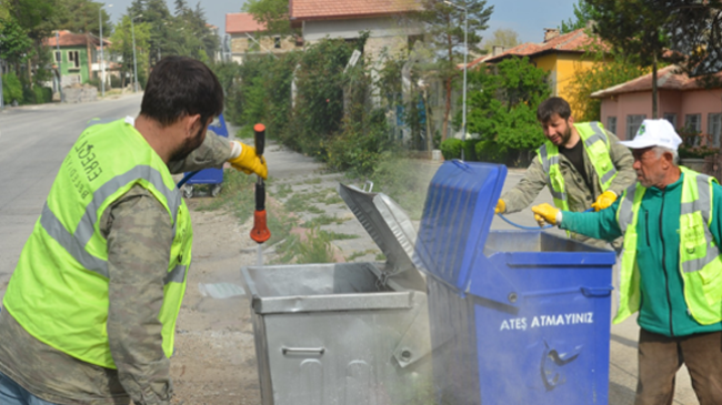 Belediye Ekipleri İlaçlama ve Temizlik Çalışmalarını Sürdürüyor